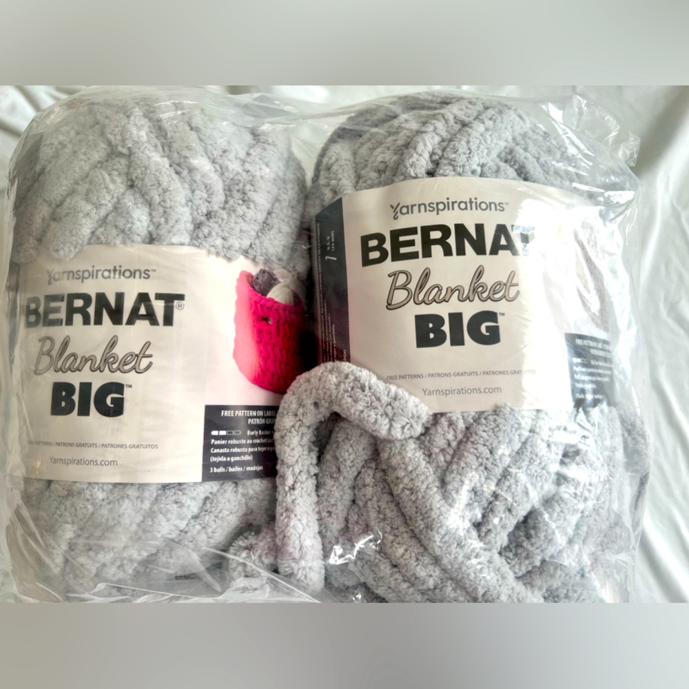 Bernat big blanket yarn - Misty gray